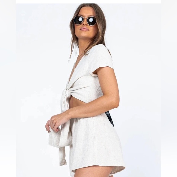 Princess Polly Ragnar Beige Linen Tie Front Romper size 6 - Picture 2 of 8